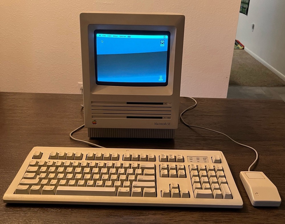 Apple Macintosh SE 1986, Model M5010, Tested & Working | W/ Keyboard & Mouse