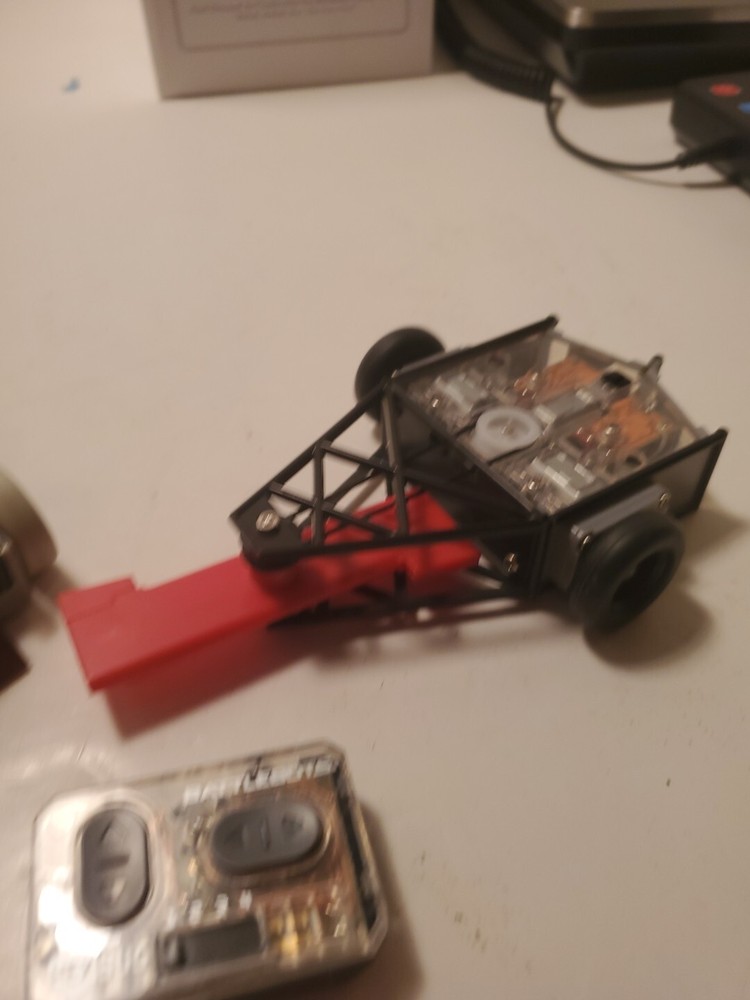 2 Hexbug Battlebots And 1 Remote Lot Untested S1