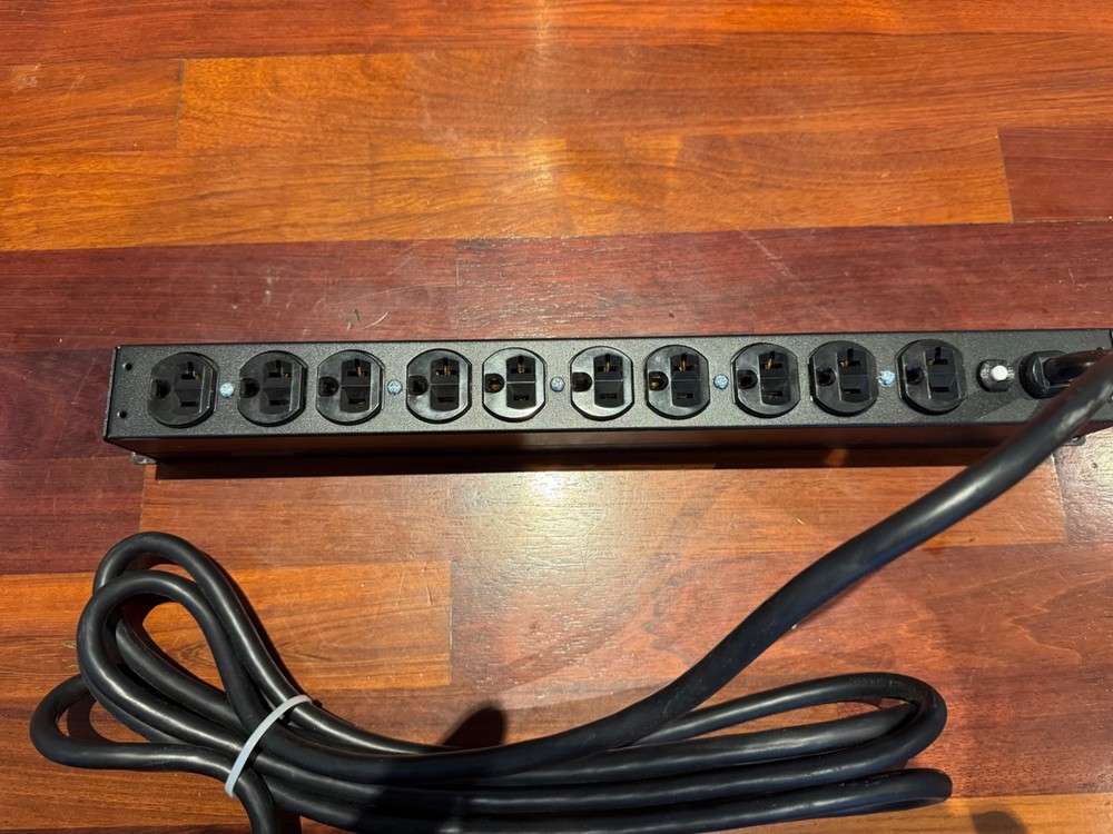 APC Basic Rack 2.4kVA PDU AP9563 Power Distribution Unit - by APC