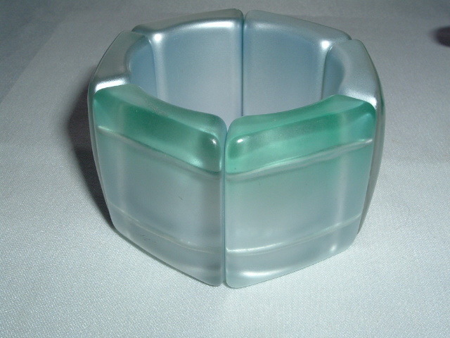 VINTAGE LIGHT GREEN WIDE STRETCH BRACELET