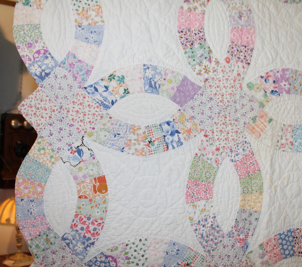 Antique Double Wedding Ring Pattern Pieced Quilt –
