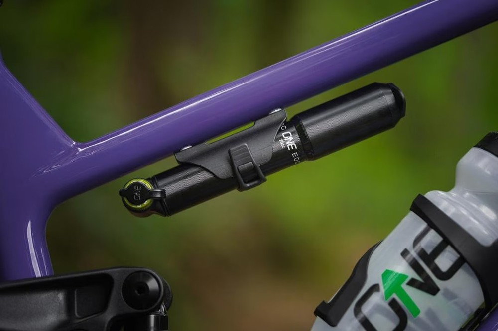 OneUp Components EDC Pump - 70CC Presta Black