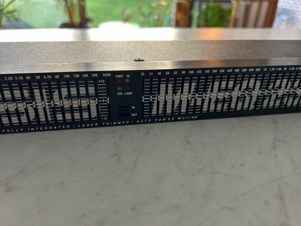 Alesis M-EQ230