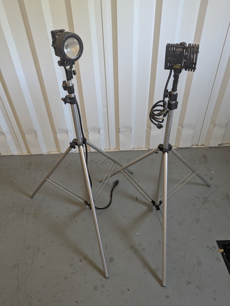 Lowel ViP System Pro Light (with stand) comes as a pair (2)