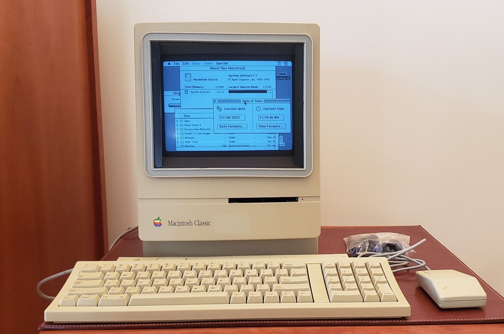 Macintosh Classic M0420 - FULLY RECAPPED & WORKING 4MB RAM/SCSI SD
