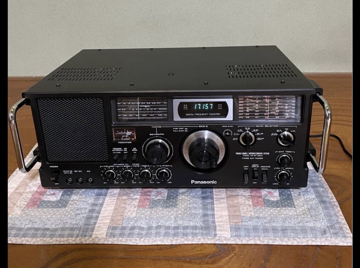 Panasonic RF-4900 Portable Shortwave Radio Receiver FM/AM
