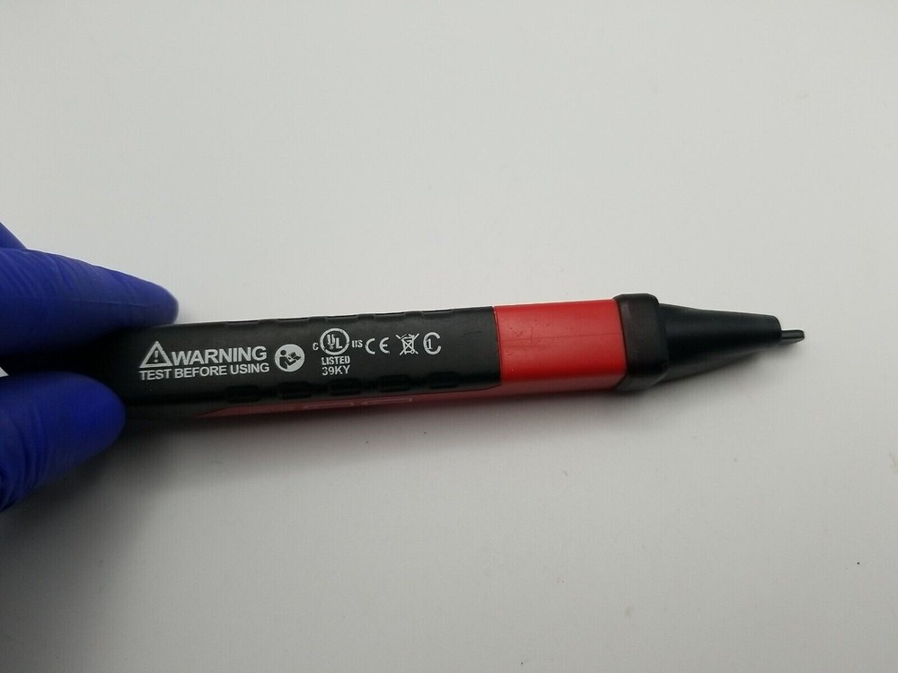 Milwaukee 2202-20 Voltage Detector with LED Light