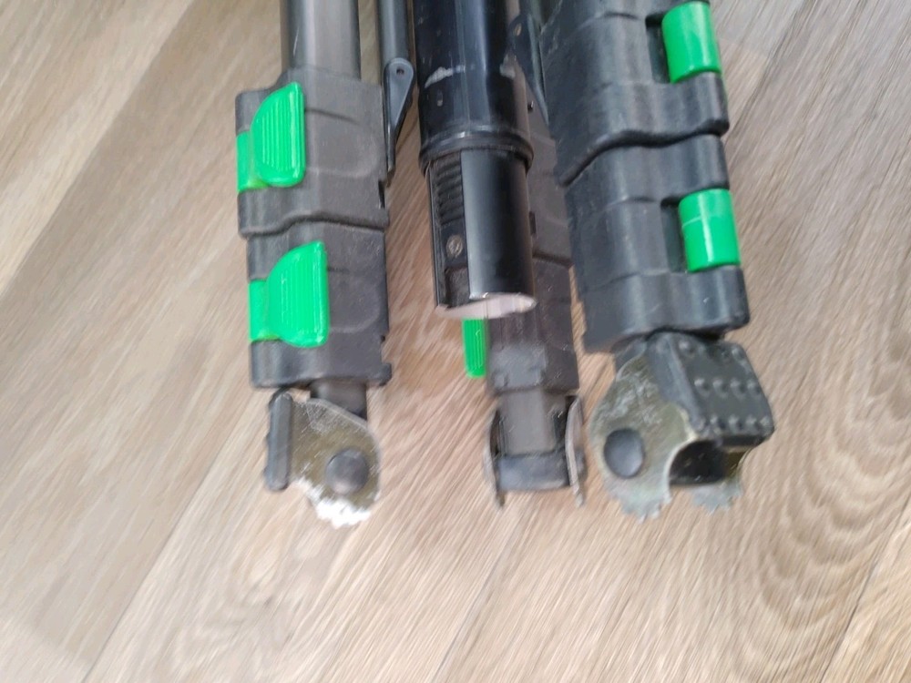 Cullmann # 2901 Adjustable Tilt Head Camera Tripod Black Green READ DESCRIPTION