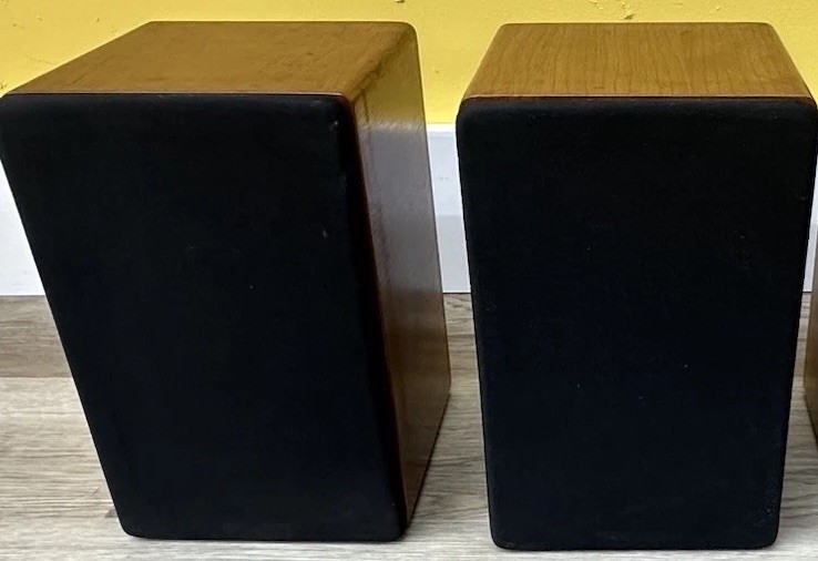 VINTAGE Source Technology Bookshelf Speakers Pair -Tested Works Great