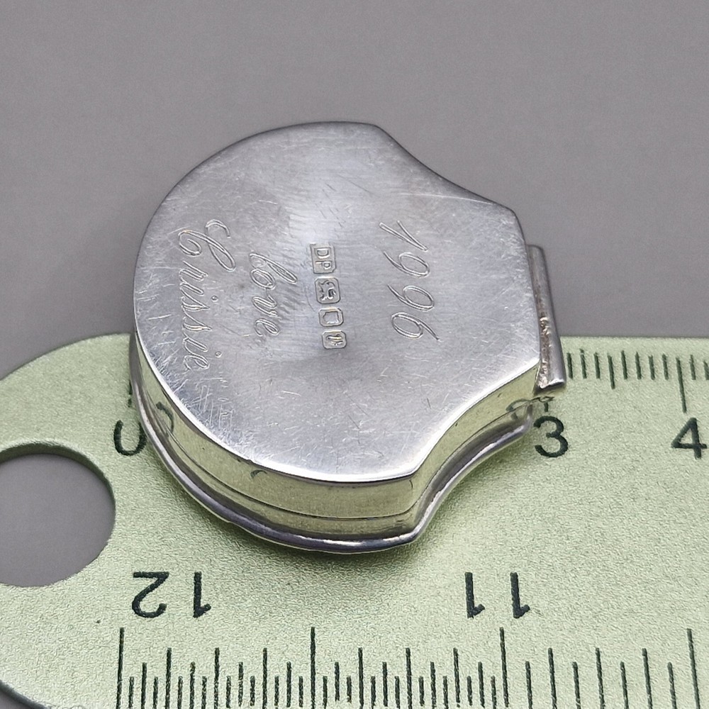 Solid Silver Pill Box Bright Cut Scrolls by Douglas Pell Silverware London 1995