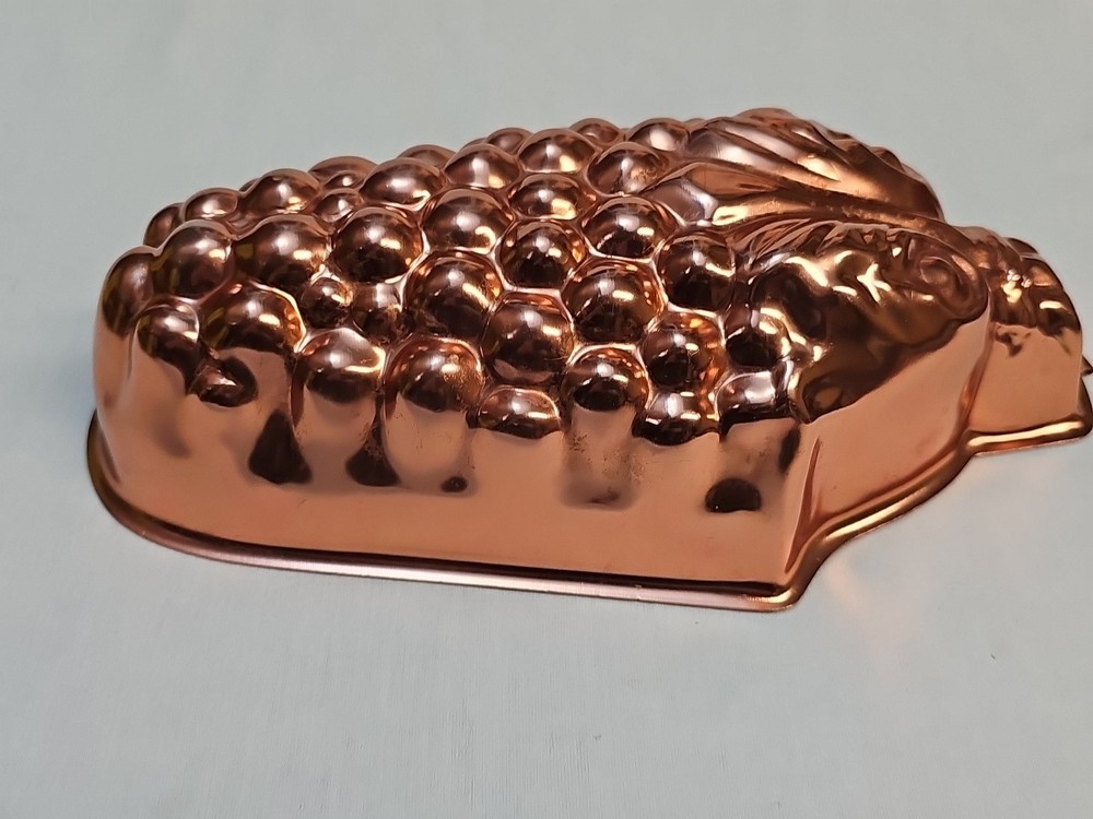 Vintage Grape Copper Mold / Mould Kitchen Wall Hanging, 4 cups