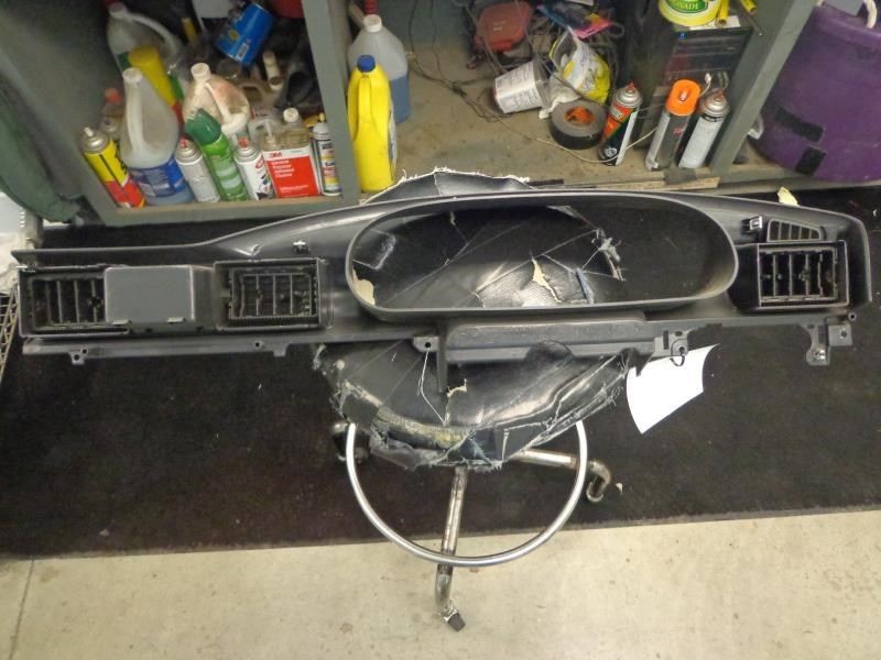 2005 STRATUS speedometer bezel