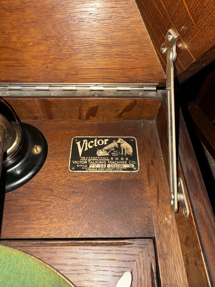 Victor Victrola Talking Machine