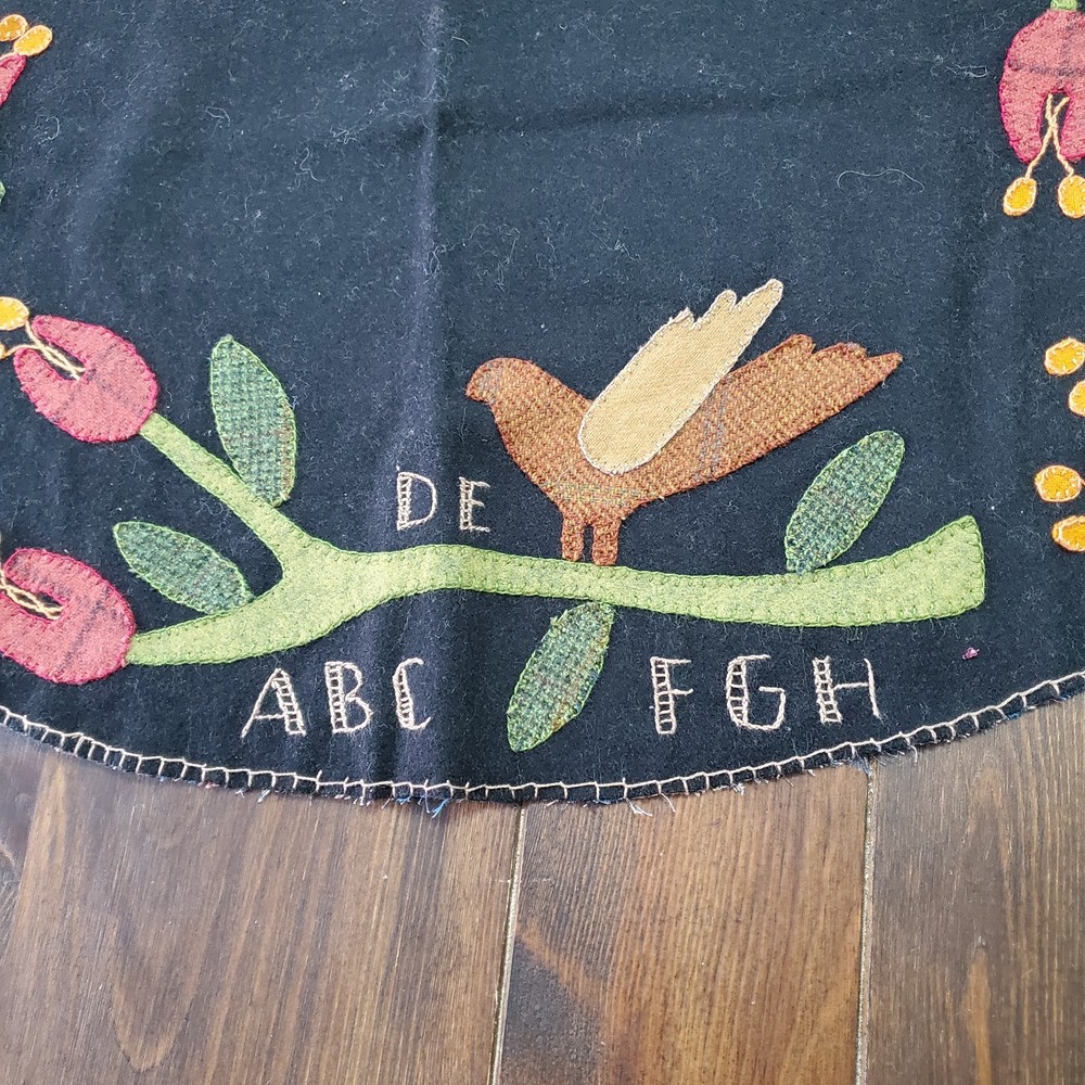 Handmade Summer Sampler Table Mat Finished Wool Applique Primitive Gathering 27"