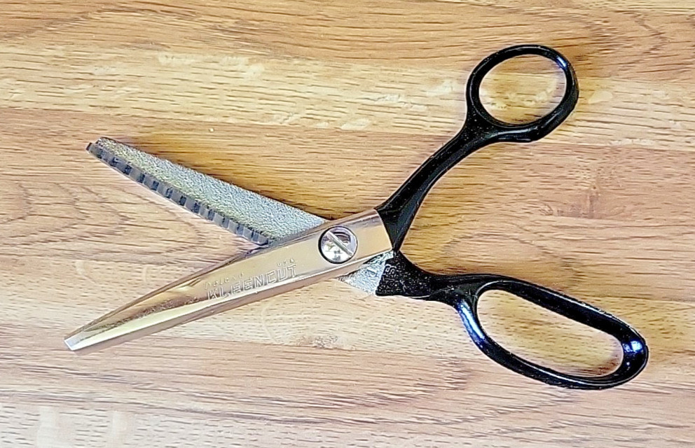 Vintage KleenCut Pinking Shears With The Automatic Stop, Black Handle Super Nice