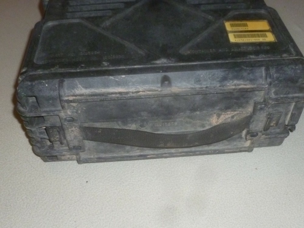 EMPTY MILITARY AMMO SHELL M910 STORAGE CASE 25MM HARDCASE 30 CARTRIDGES LINKED