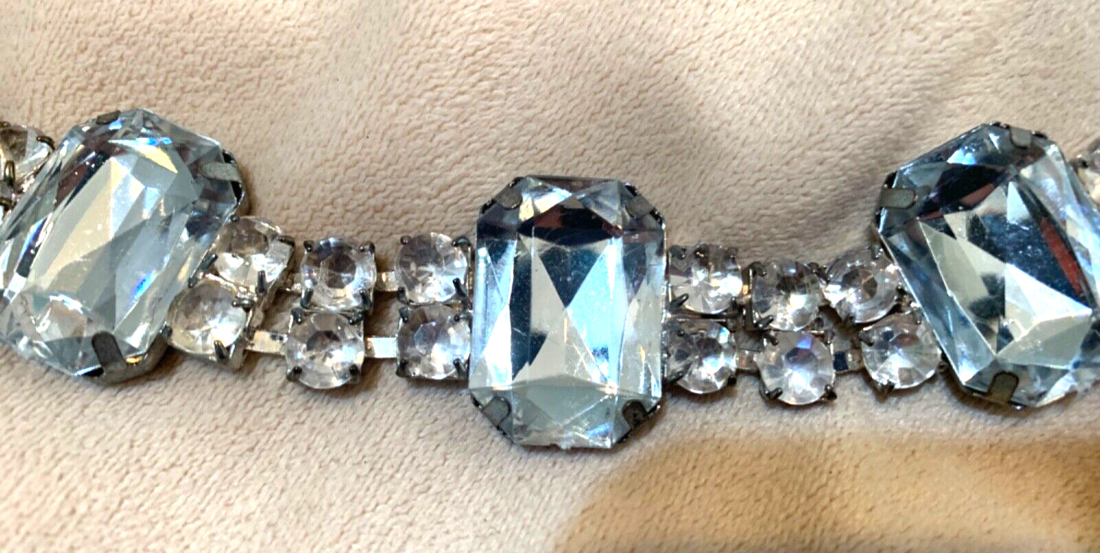 Vintage faux clear rhinestone choker necklace. in good condition