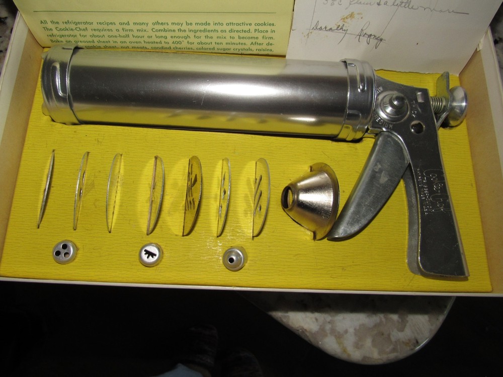 Vintage WF Meyer COOKIE CHEF Trigger Quick Cookie Press Complete - Box & Recipes
