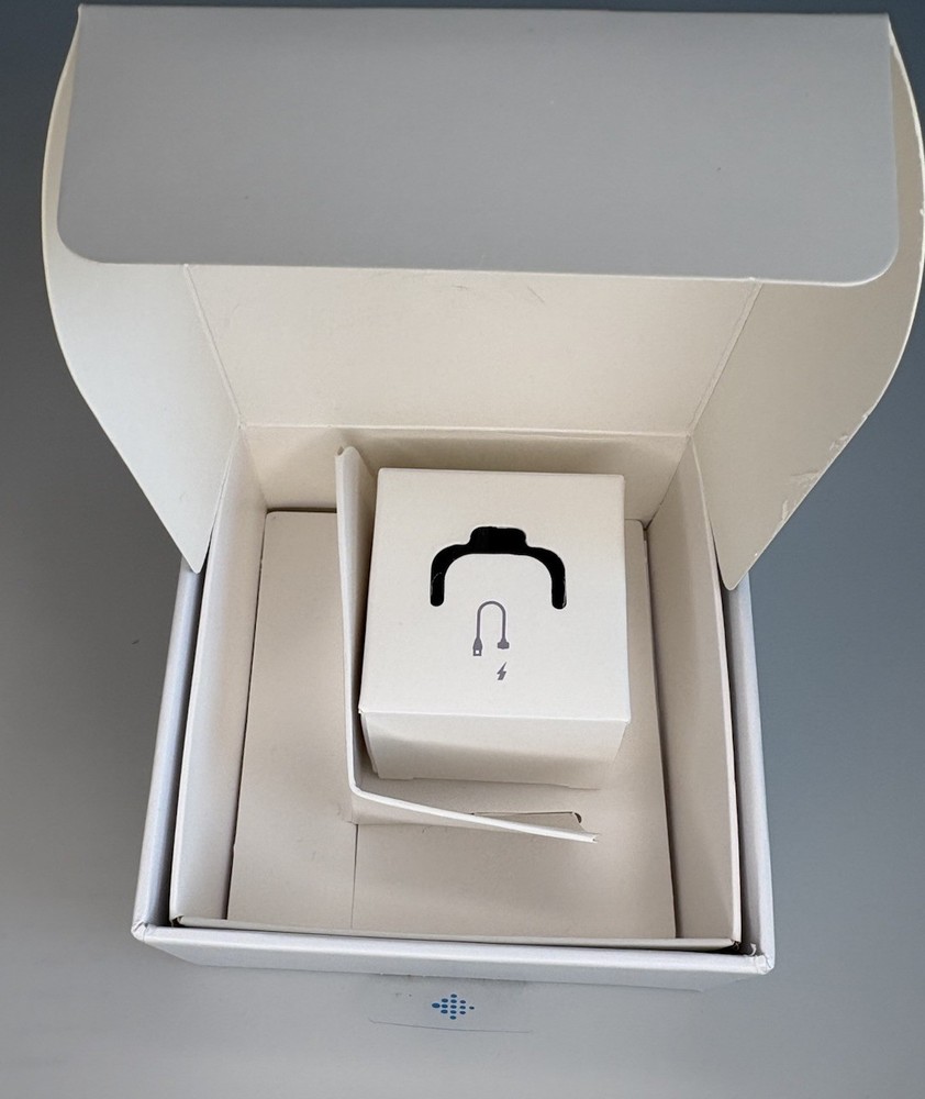 Fitbit Versa Smart Watch Lite Edition - white Open Box (Read)