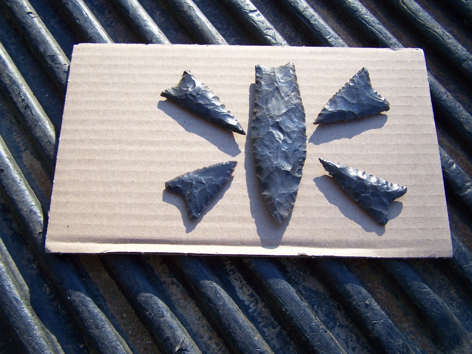 Here is a group of reproduction arrowheads! (Read listing)