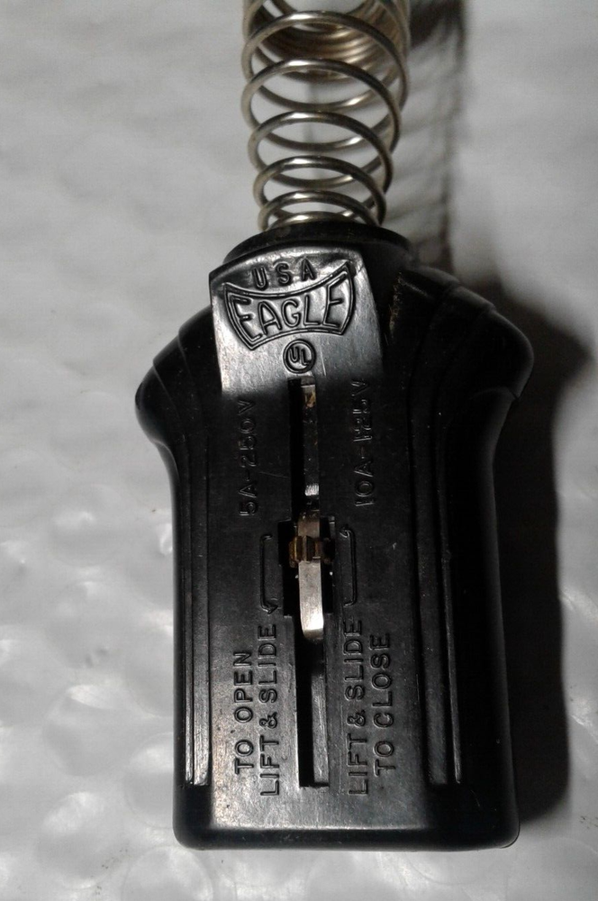 VINTAGE SMALL APPLIANCE CORD PLUG END 2-Prong Bakelite Eagle