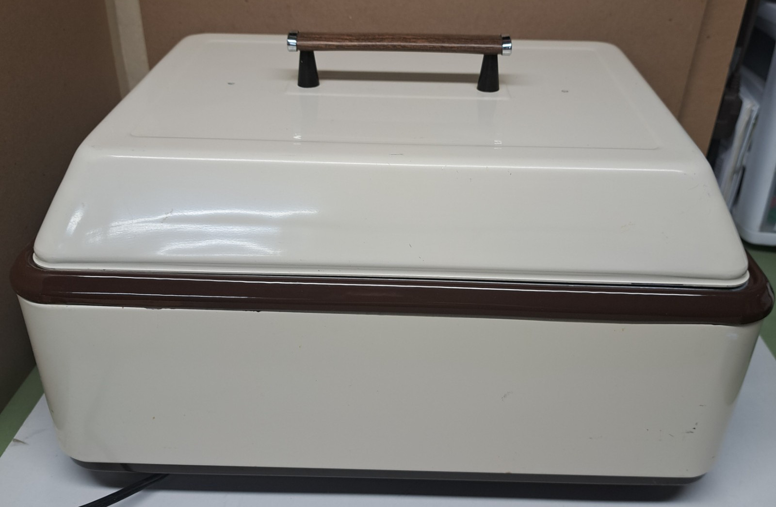 Vintage NESCO Natural Roaster Oven 12-Qt Mod4112 w/ 5-Piece Accessory Pyrex Rare