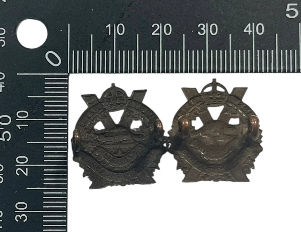 WW2 Calgary Highlanders Collar Badge Pair