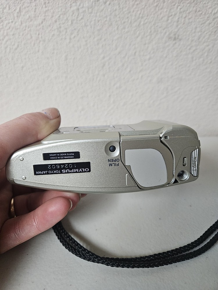 Olympus iZOOM 75 APS Point & Shoot Film Camera With Case Untested