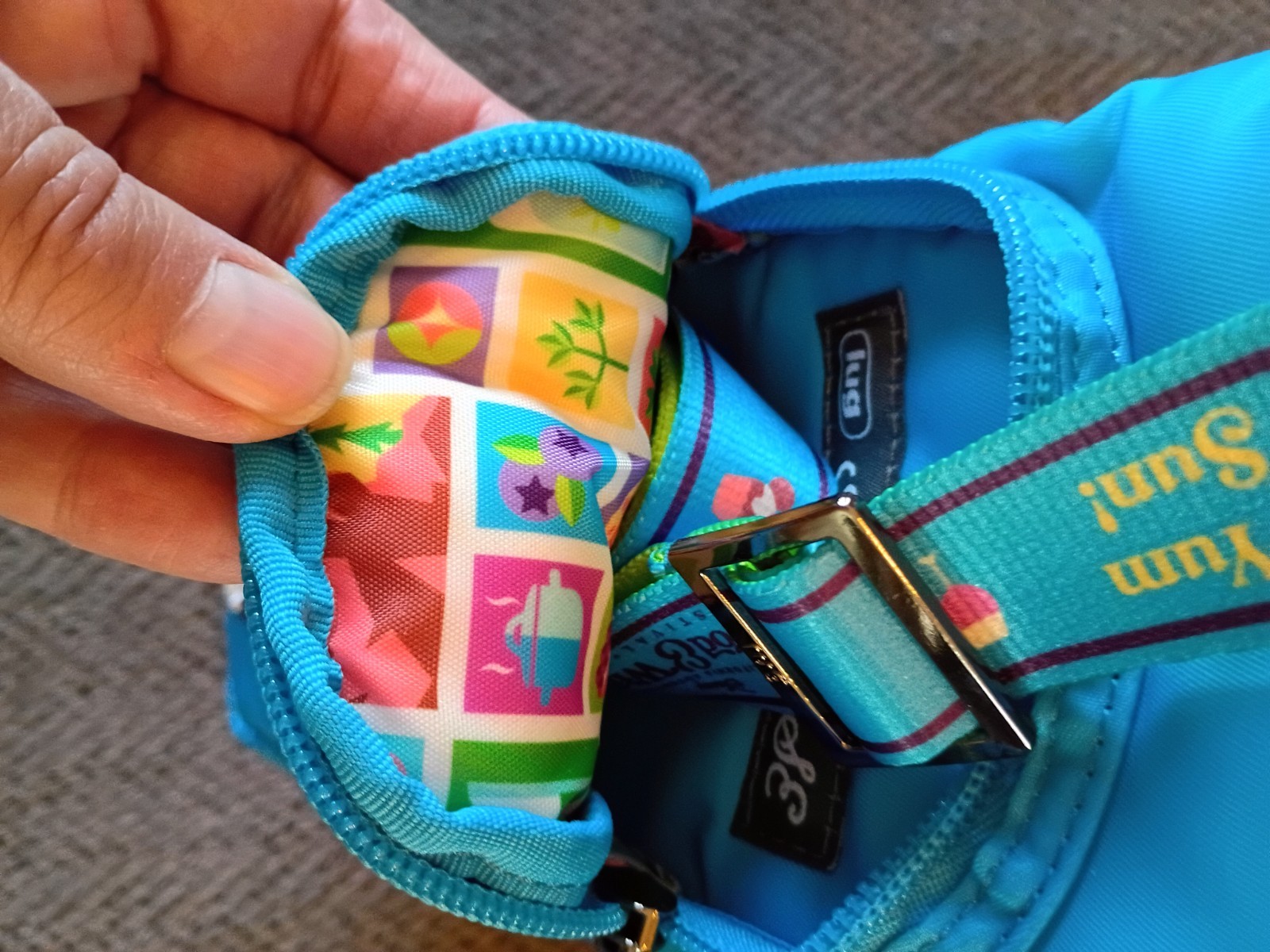 2025 Disney Parks Lug Bottle Holder Crossbody Bag DCA Food & Wine Mickey NWT