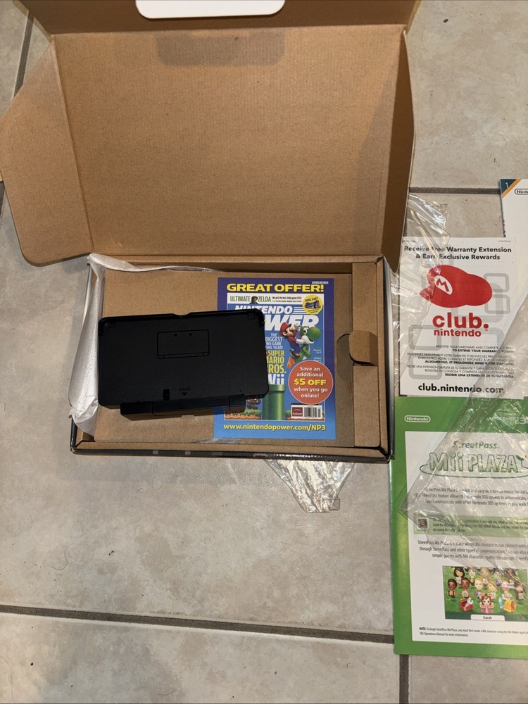 Nintendo 3DS Box With Manual ,Docking /Charging Station