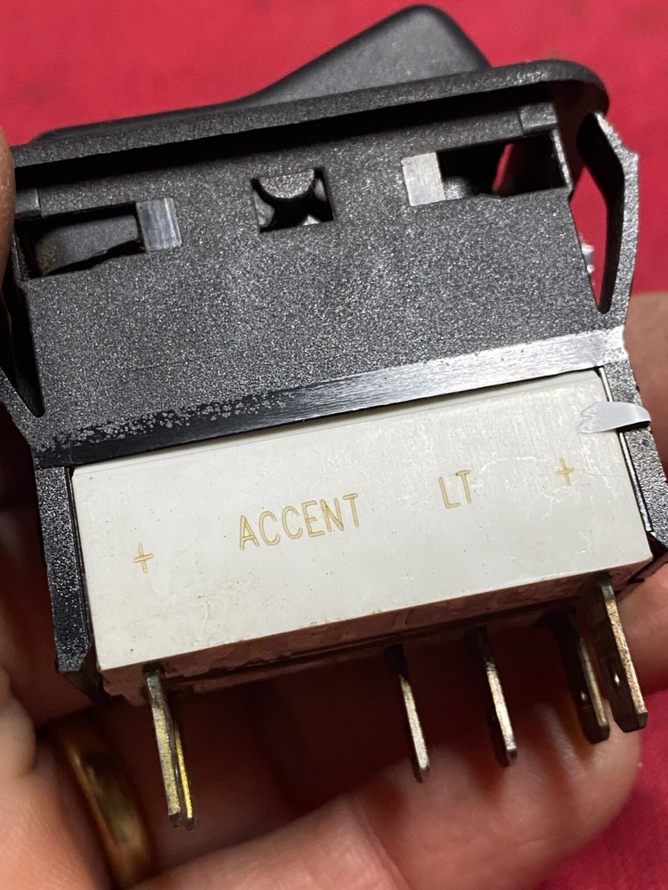 International ACCENT LIGHT ON ROCKER Switch CONTROL 3596758C1