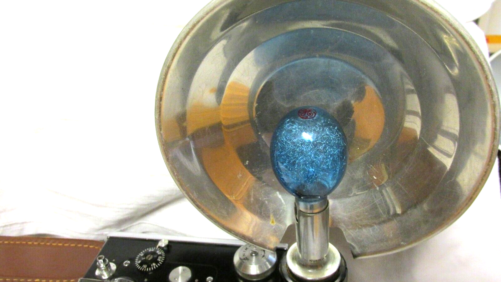 VINTAGE 1950s ARGUS C3 CAMERA WITH FLASH & BULB