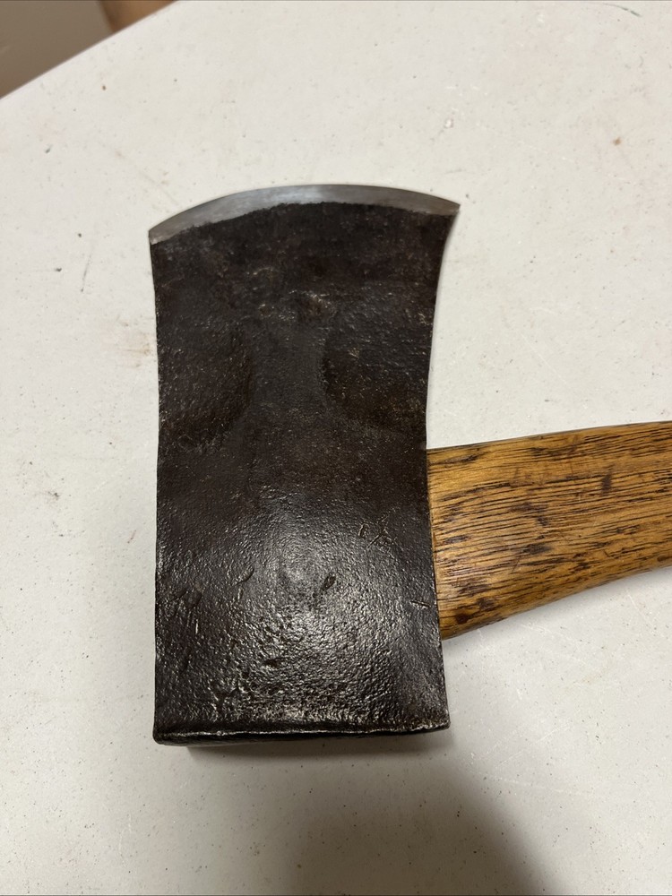 Vintage Hatchet. Unbranded. Axe. H-102