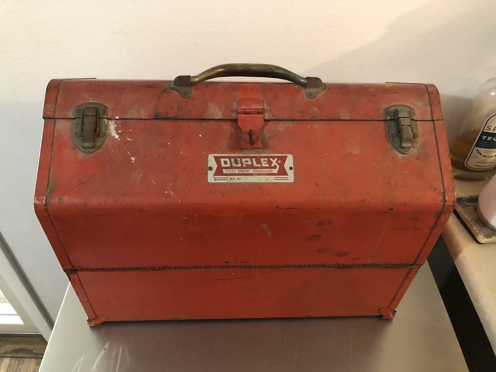 VINTAGE DUPLEX CANTILEVERED TOOL BOX RED MODEL 1018