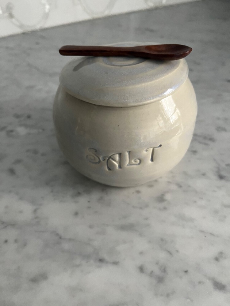 Salt cellar with lid and spoon