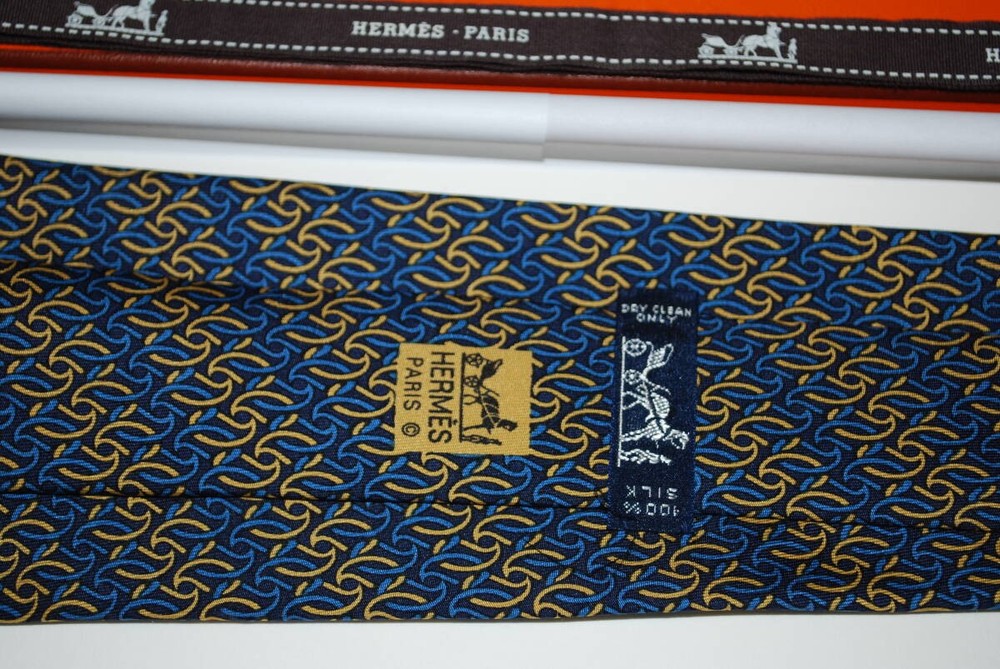 100 silk tie with ribbon and tie box