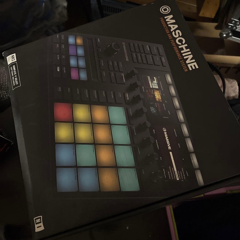 Native Instruments Maschine MK3 Production System Controller w/ Deck Saver Box