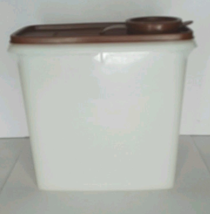 Tupperware Cereal Keeper 469-1 Clear  With Black Flip Top Seal