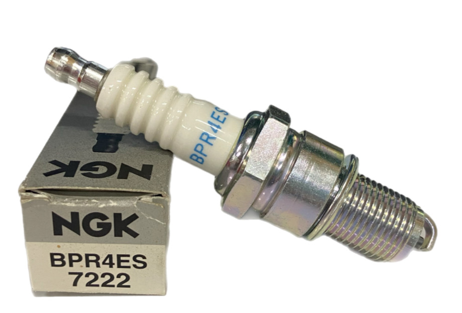 NEW NGK Spark Plug (Single) 7222 BPR4ES
