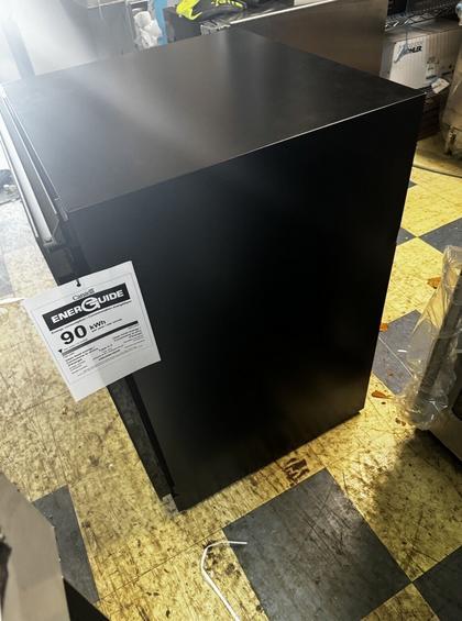 VWUS041BAB 24" Single Zone Compact Refrigerator with 41 Bottle Capacity