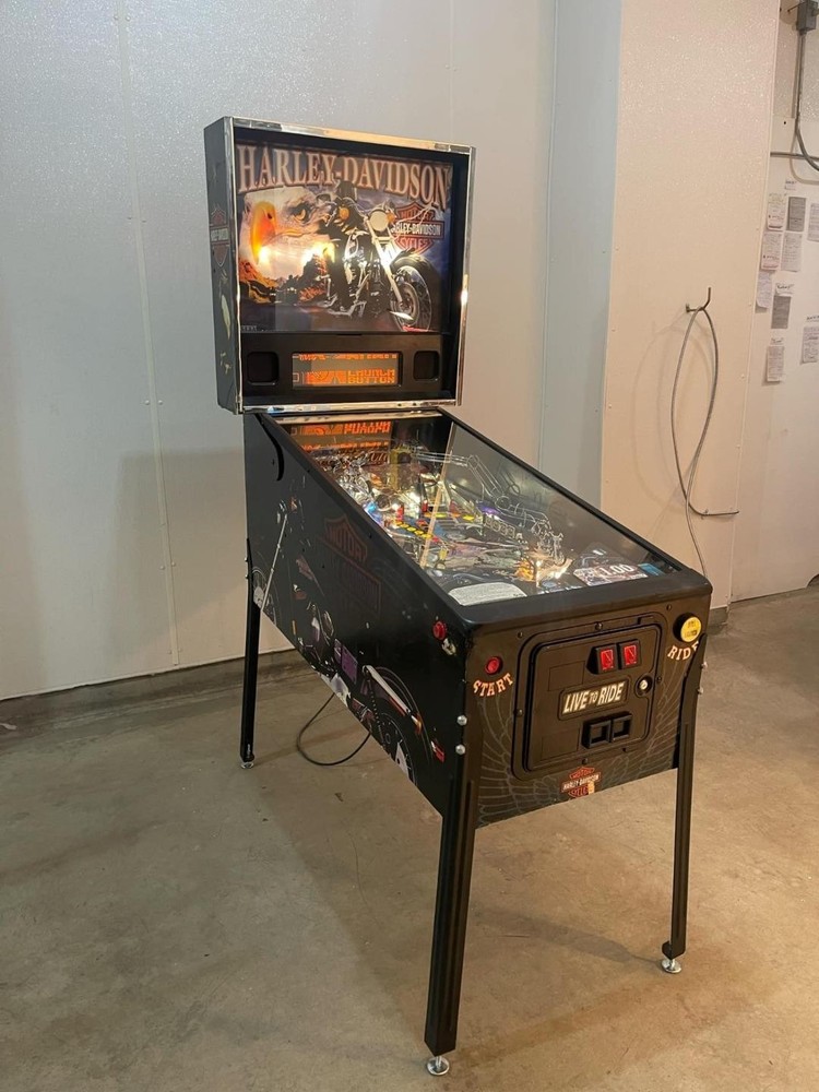 7' VALLEY COMMERCIAL COIN-OP POOL TABLE