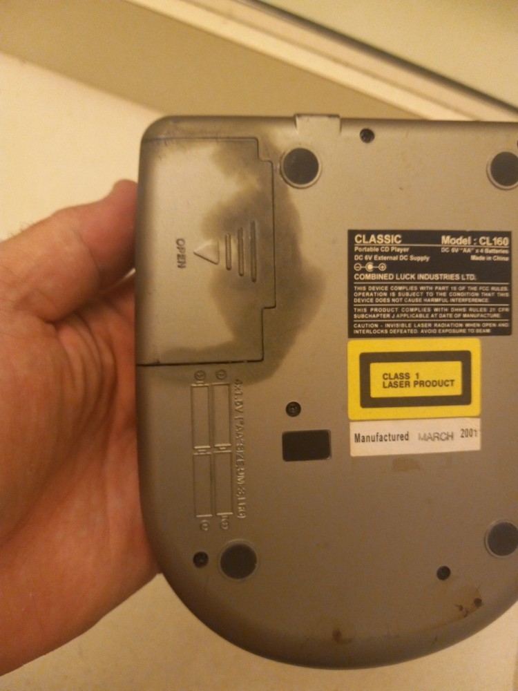 Classic CD Walkman Portable CD player Model CL160 - Works - Display doesnt work