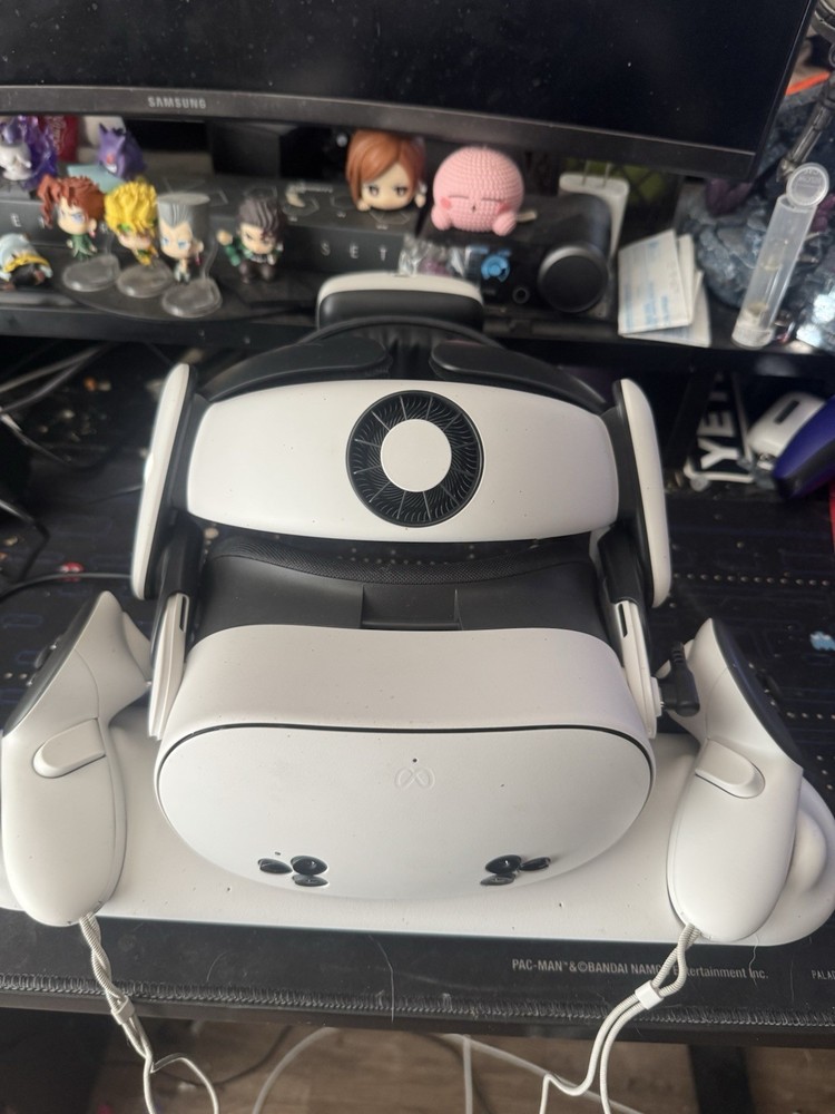 Oculus Quest 3S Virtual Reality and accessories