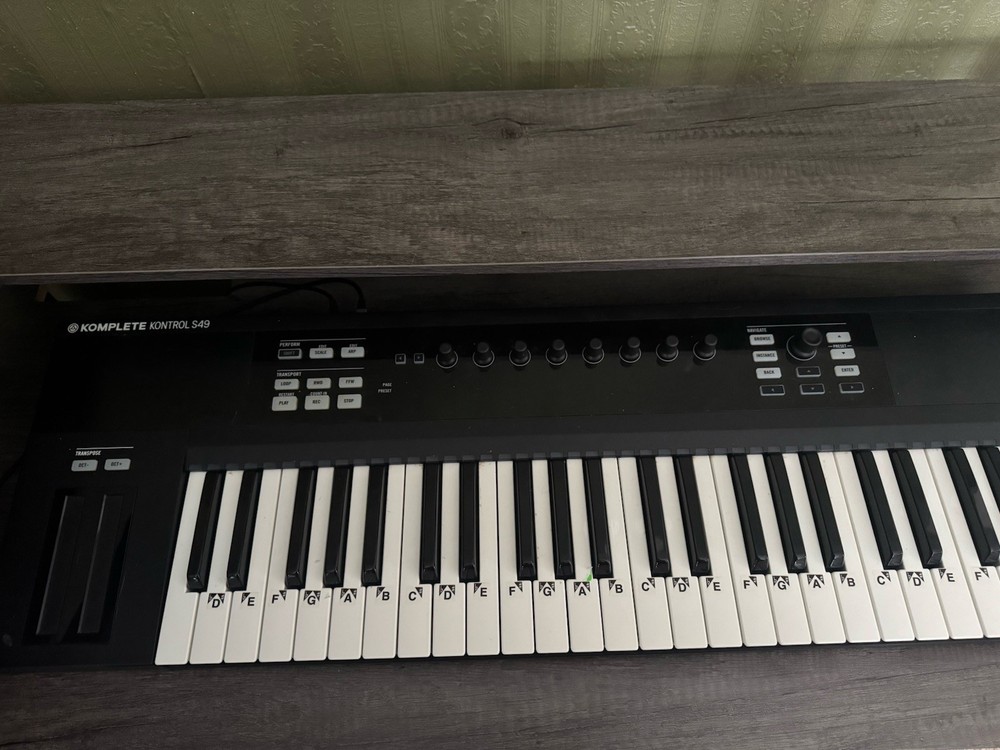 Native Instruments Komplete Kontrol S49 49-Key Digital Keyboard Controller