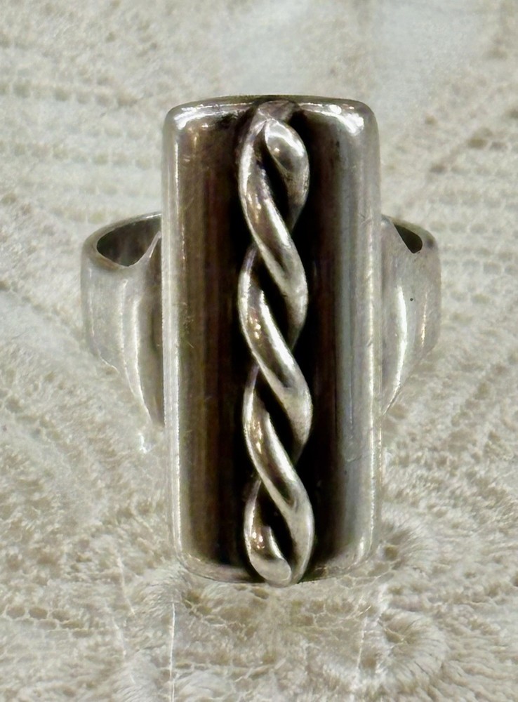Modernist Silver Twisted Wire Ring Artisan Made 8.75