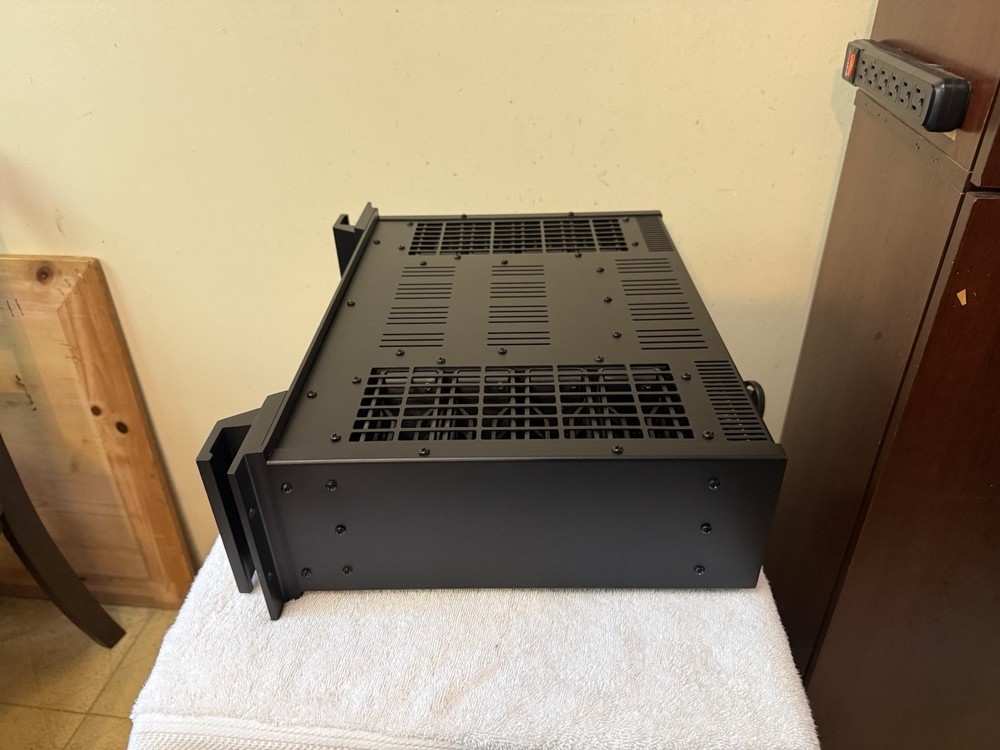 SAE A301 High Resolution amplifier