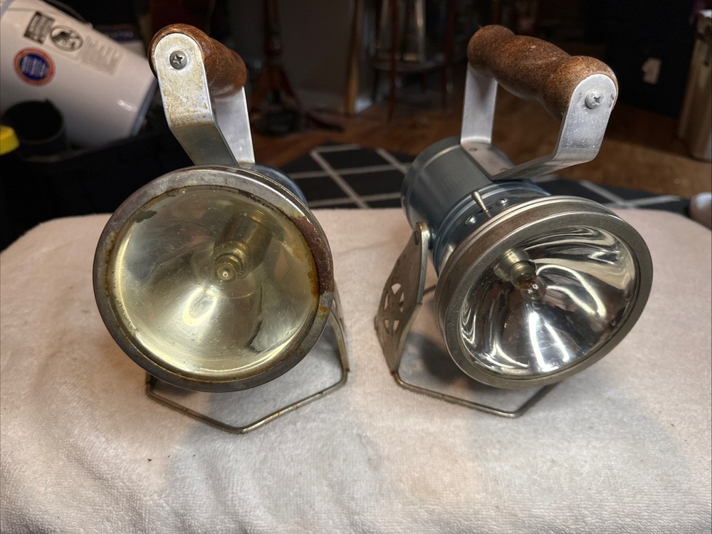 2 VINTAGE STAR RAILROAD HEADLIGHT & LANTERNS BOTH ARE UNTESTED