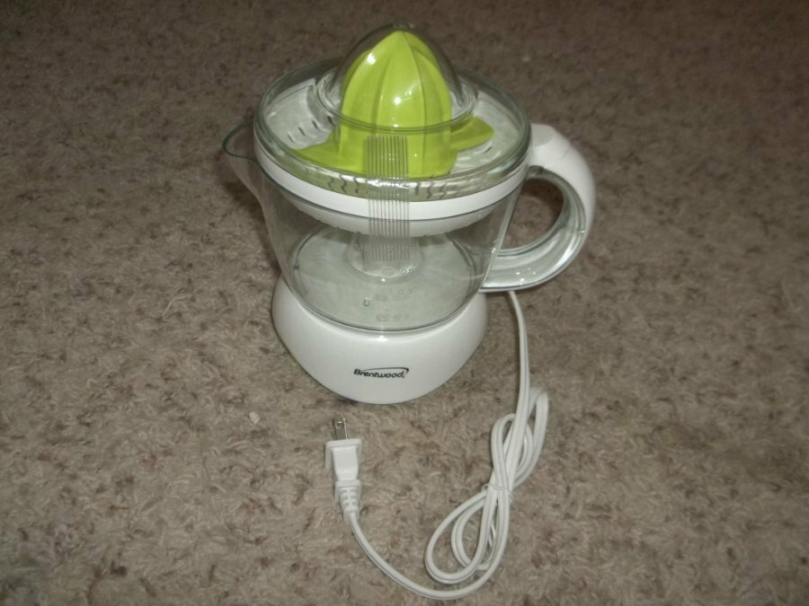 New BRENTWOOD Juicer Model JE601D Nice
