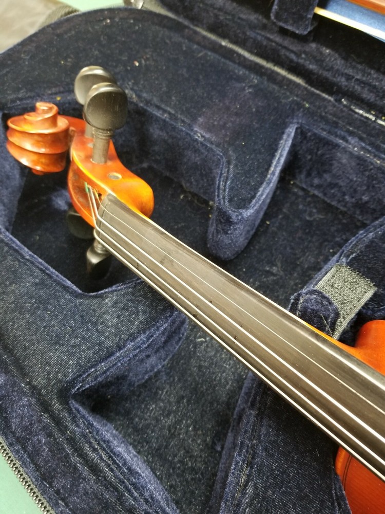 Gewa Ideale 4/4 Violin with Hard Shell Case