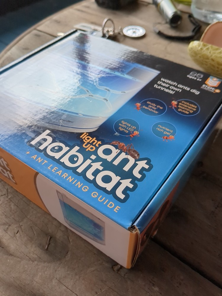 NEW. Light Up Ant Habitat + Ant Learning Guide STEM
